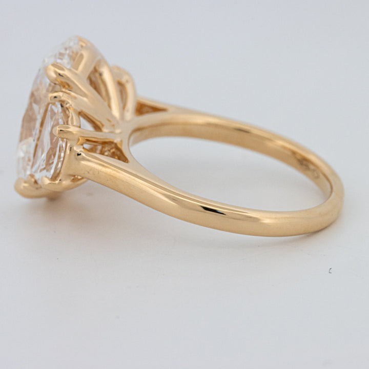 5.30 CT "Moonlight" Ovale Trilogy Ring (LG)