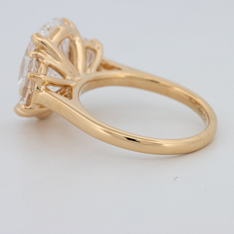 5.30 CT "Moonlight" Ovale Trilogy Ring (LG)
