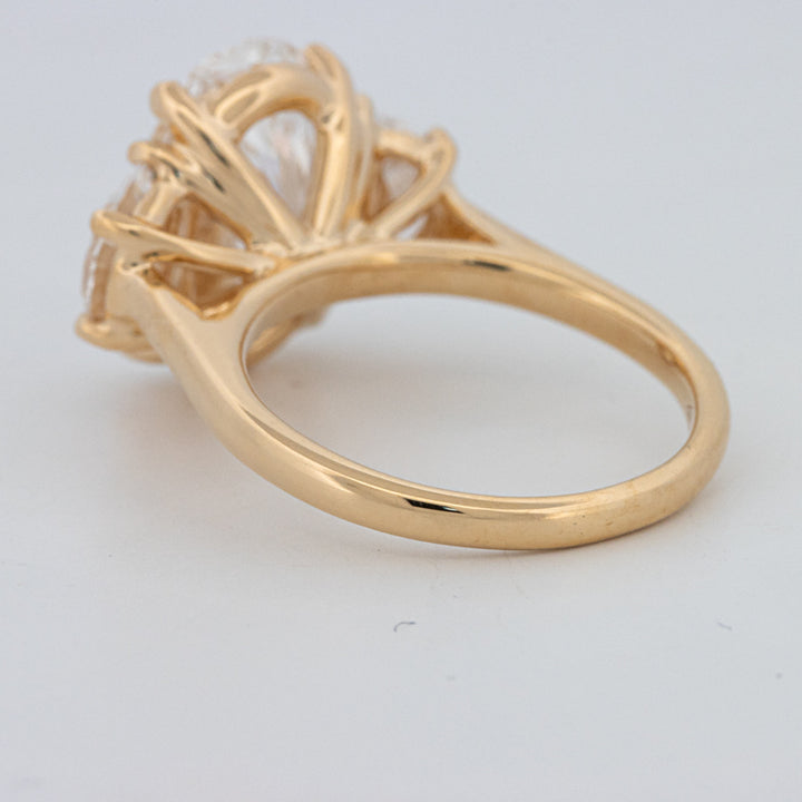 5.30 CT "Moonlight" Ovale Trilogy Ring (LG)
