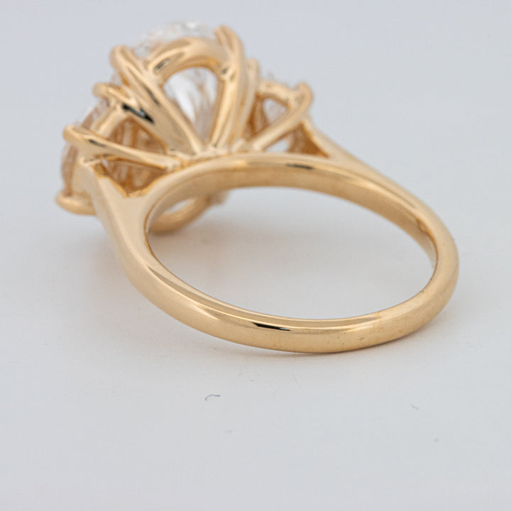 5.30 CT "Moonlight" Ovale Trilogy Ring (LG)