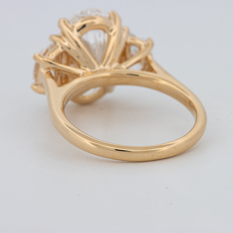 5.30 CT "Moonlight" Ovale Trilogy Ring (LG)