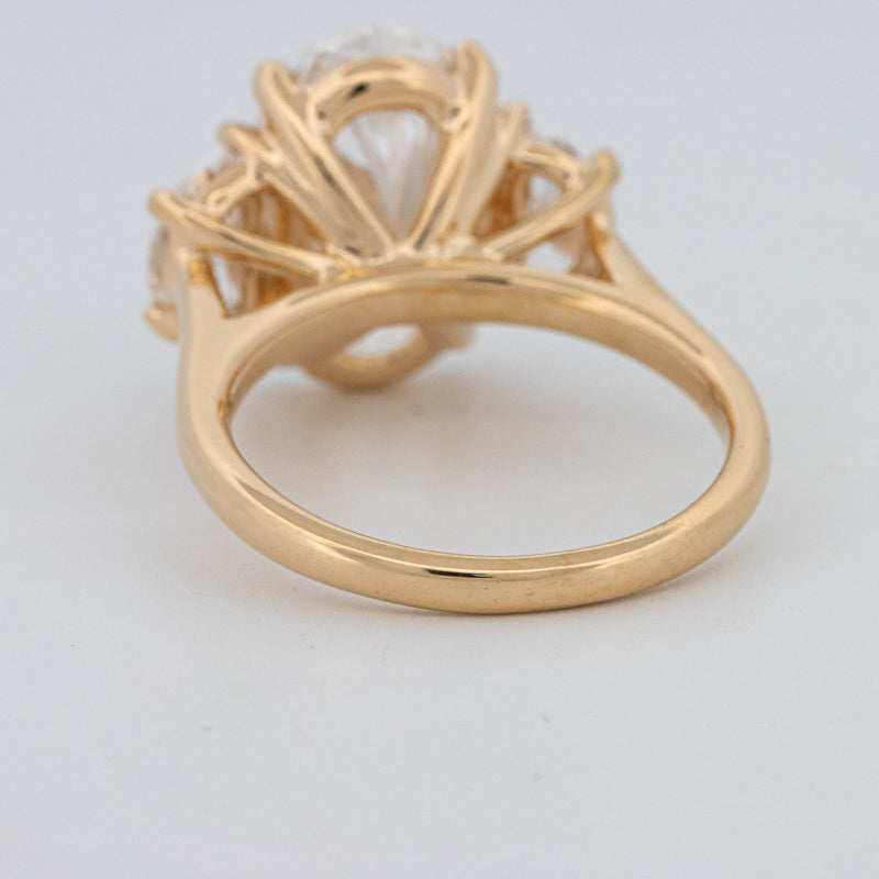5.30 CT "Moonlight" Ovale Trilogy Ring (LG)