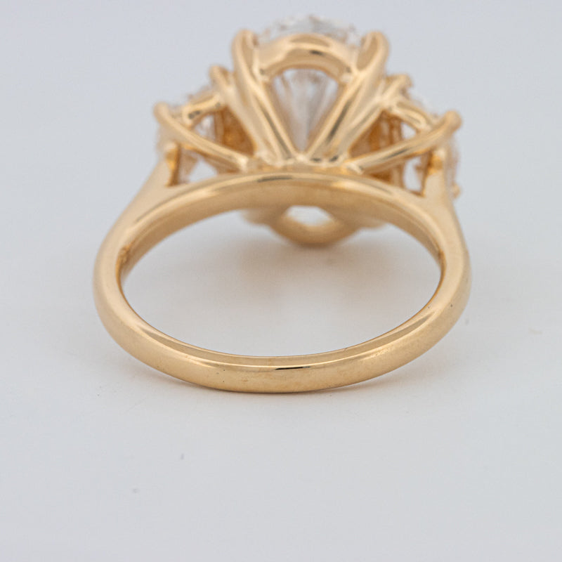 5.30 CT "Moonlight" Ovale Trilogy Ring (LG)