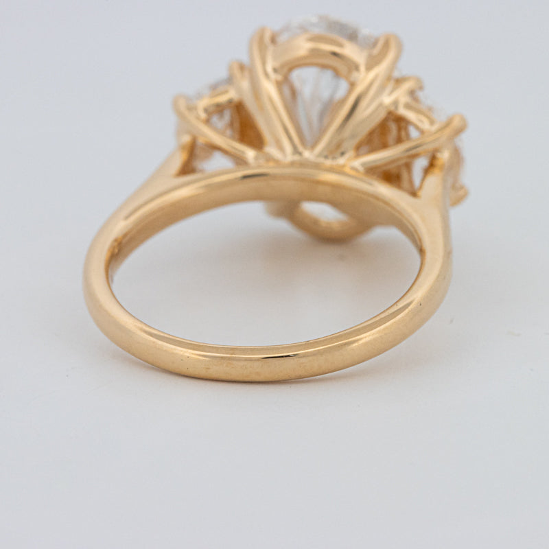 5.30 CT "Moonlight" Ovale Trilogy Ring (LG)