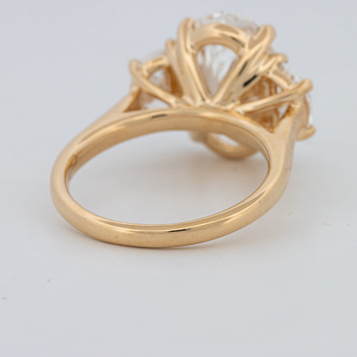 5.30 CT "Moonlight" Ovale Trilogy Ring (LG)