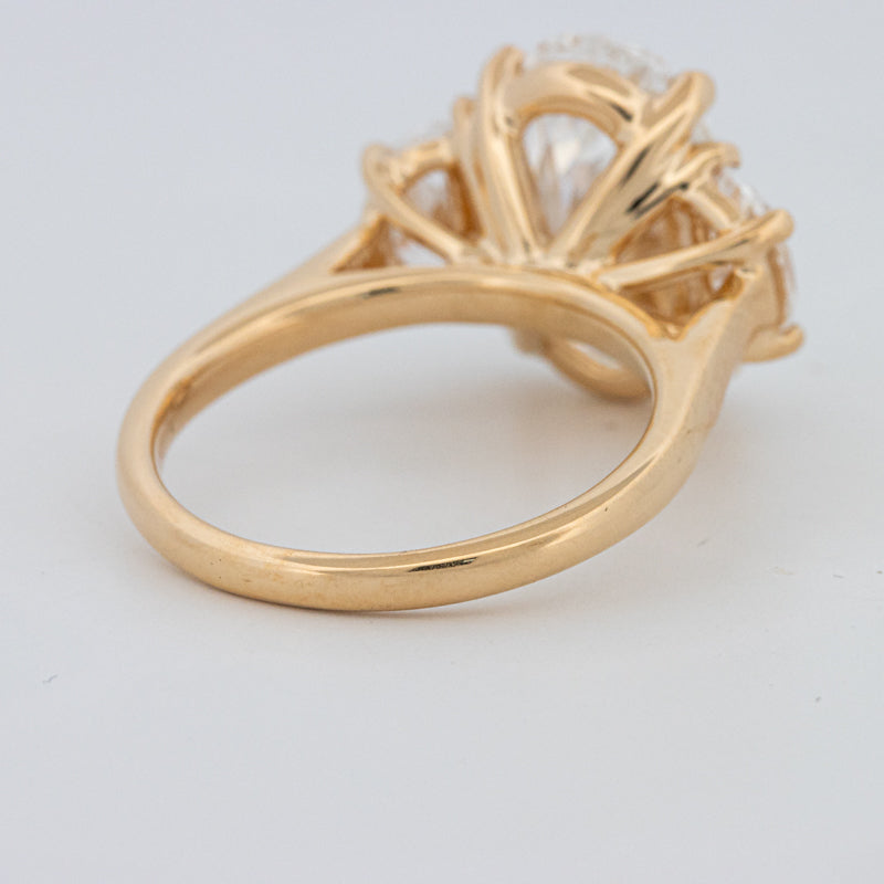5.30 CT "Moonlight" Ovale Trilogy Ring (LG)