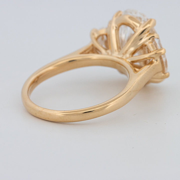 5.30 CT "Moonlight" Ovale Trilogy Ring (LG)