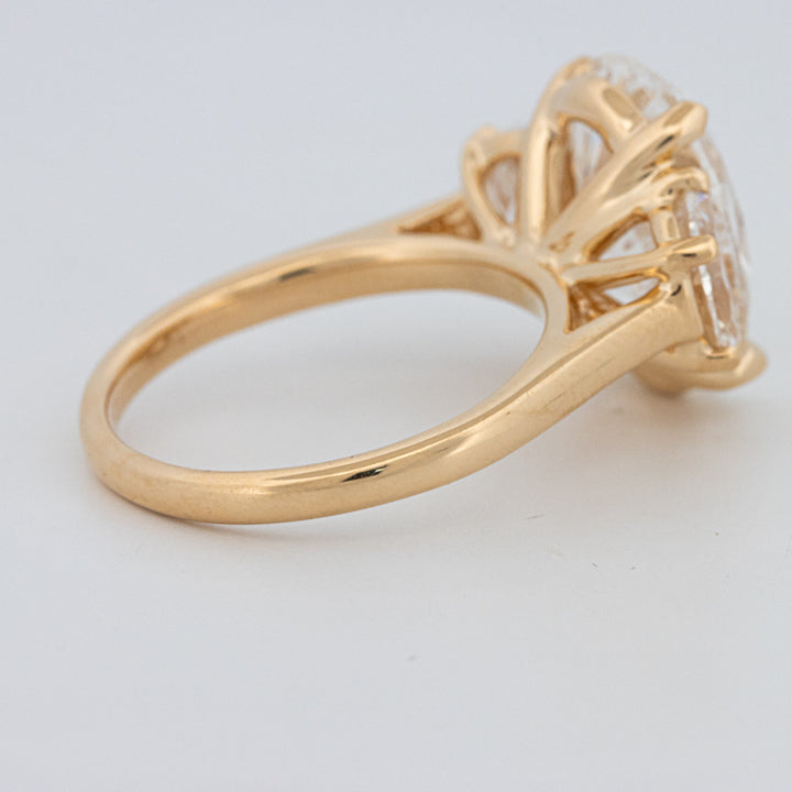 5.30 CT "Moonlight" Ovale Trilogy Ring (LG)