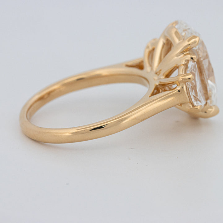 5.30 CT "Moonlight" Ovale Trilogy Ring (LG)
