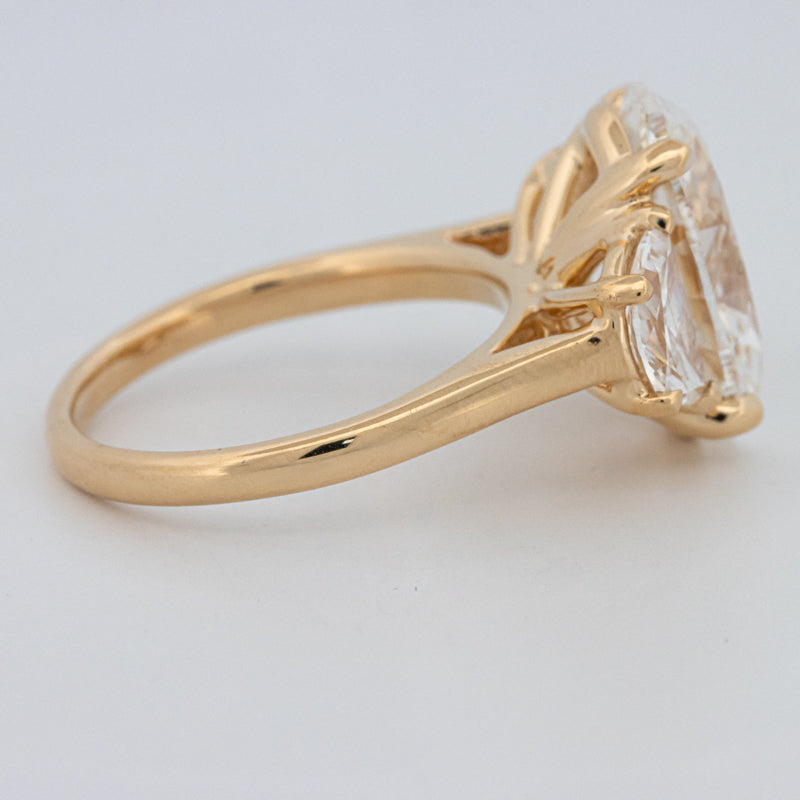 5.30 CT "Moonlight" Ovale Trilogy Ring (LG)