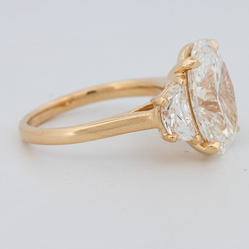 5.30 CT "Moonlight" Ovale Trilogy Ring (LG)