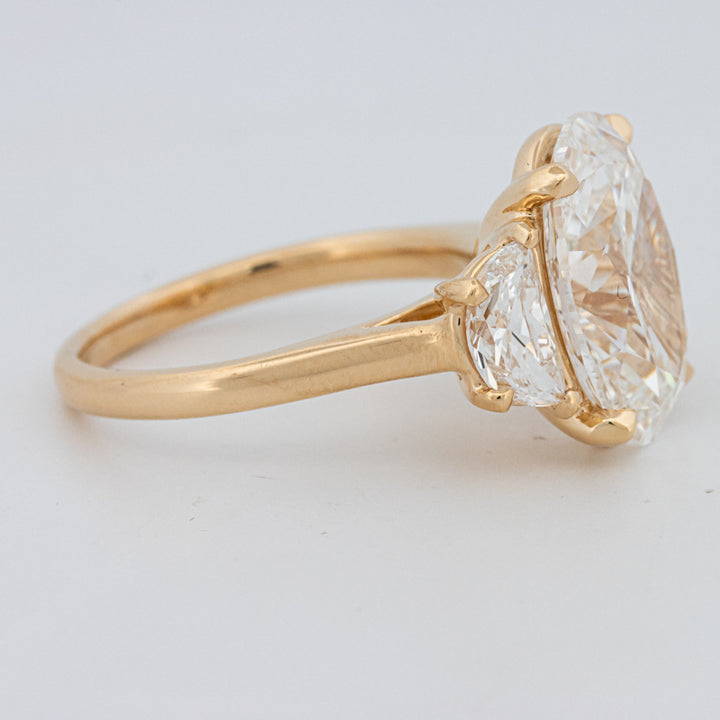 5.30 CT "Moonlight" Ovale Trilogy Ring (LG)