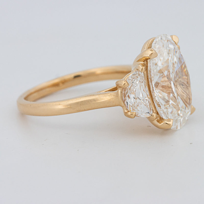 5.30 CT "Moonlight" Ovale Trilogy Ring (LG)