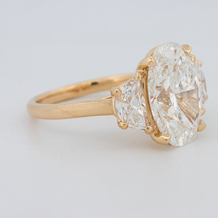 5.30 CT "Moonlight" Ovale Trilogy Ring (LG)