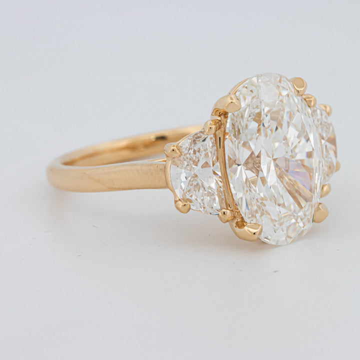 5.30 CT "Moonlight" Ovale Trilogy Ring (LG)