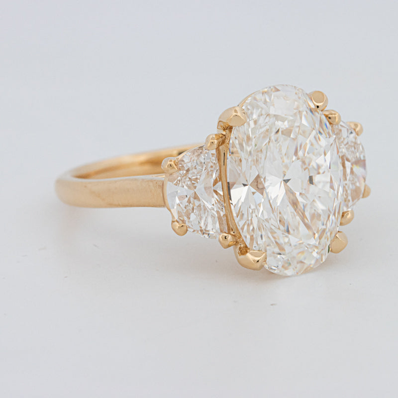 5.30 CT "Moonlight" Ovale Trilogy Ring (LG)