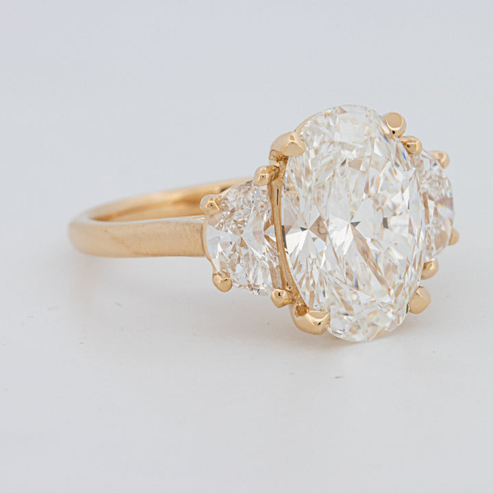 5.30 CT "Moonlight" Ovale Trilogy Ring (LG)