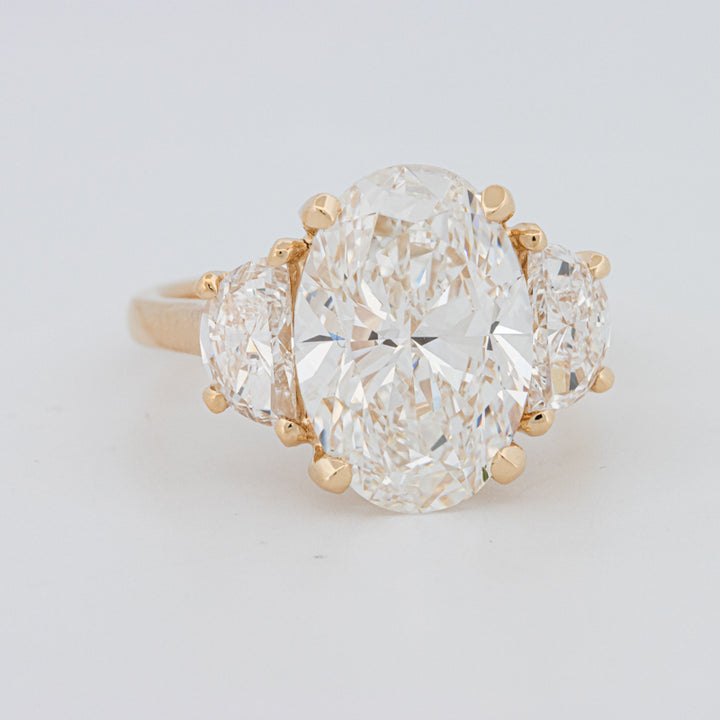 5.30 CT "Moonlight" Ovale Trilogy Ring (LG)