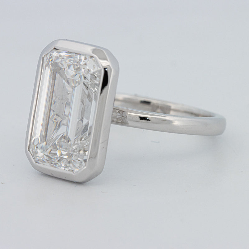 Solitário de 7.12 CT com Esmeralda Corte Bezel Setted (LG)