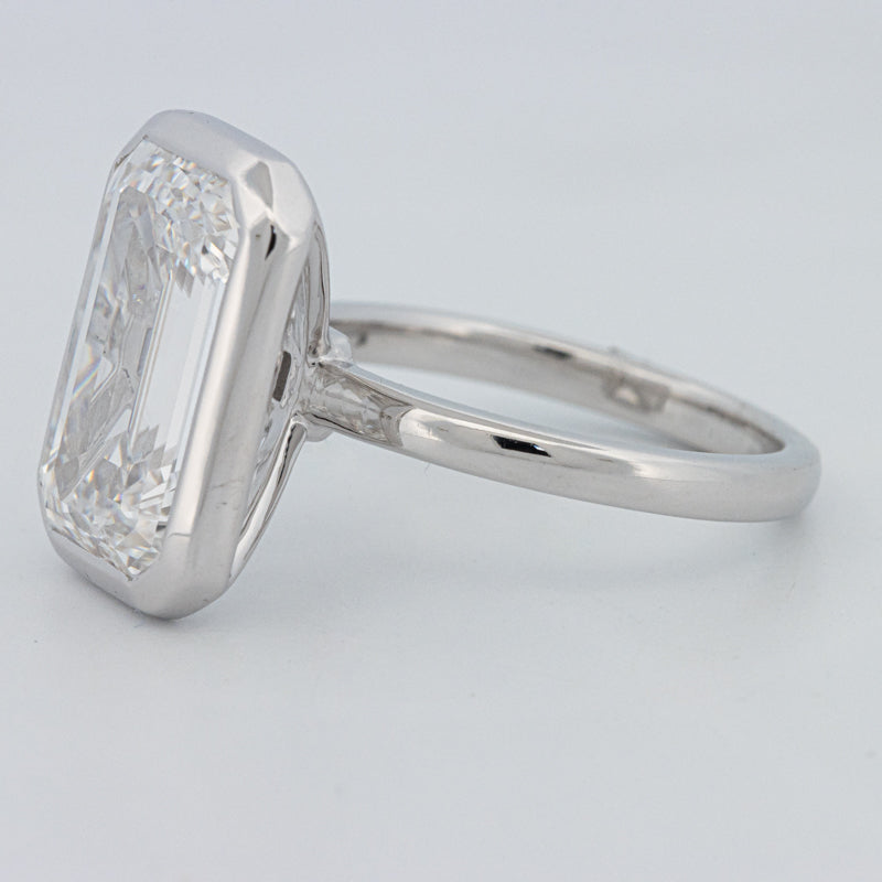 Solitário de 7.12 CT com Esmeralda Corte Bezel Setted (LG)