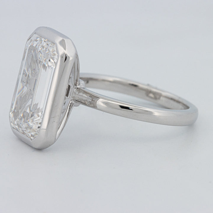 Solitário de 7.12 CT com Esmeralda Corte Bezel Setted (LG)