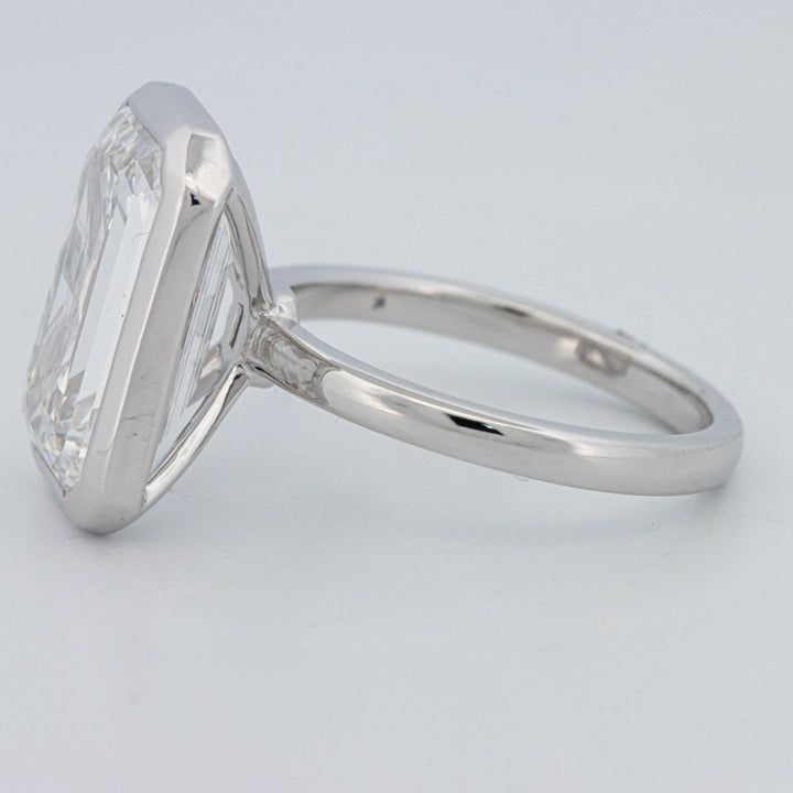 Solitário de 7.12 CT com Esmeralda Corte Bezel Setted (LG)