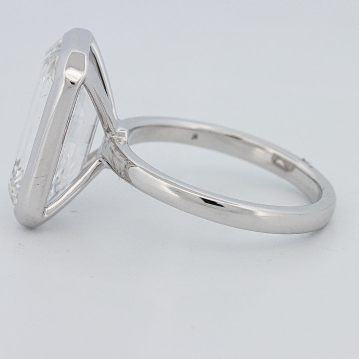 Solitário de 7.12 CT com Esmeralda Corte Bezel Setted (LG)