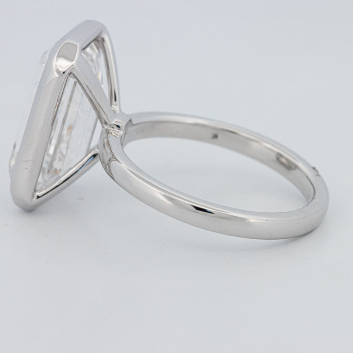 Solitário de 7.12 CT com Esmeralda Corte Bezel Setted (LG)