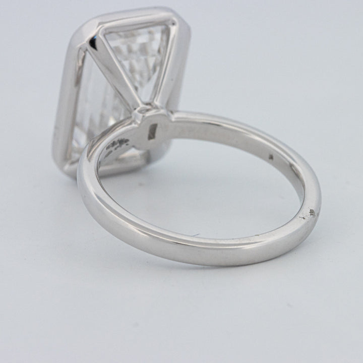 Solitário de 7.12 CT com Esmeralda Corte Bezel Setted (LG)