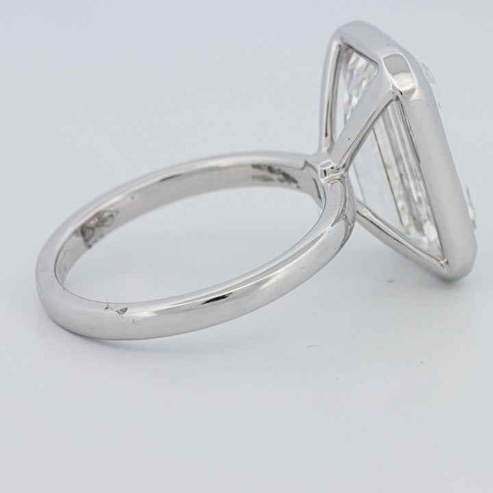 Solitário de 7.12 CT com Esmeralda Corte Bezel Setted (LG)