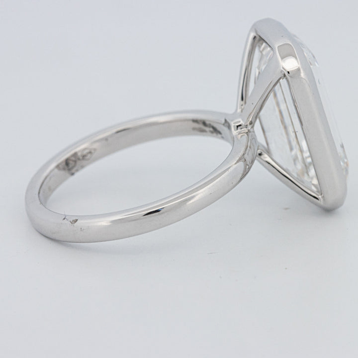 Solitário de 7.12 CT com Esmeralda Corte Bezel Setted (LG)