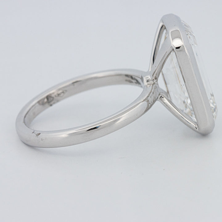 Solitário de 7.12 CT com Esmeralda Corte Bezel Setted (LG)
