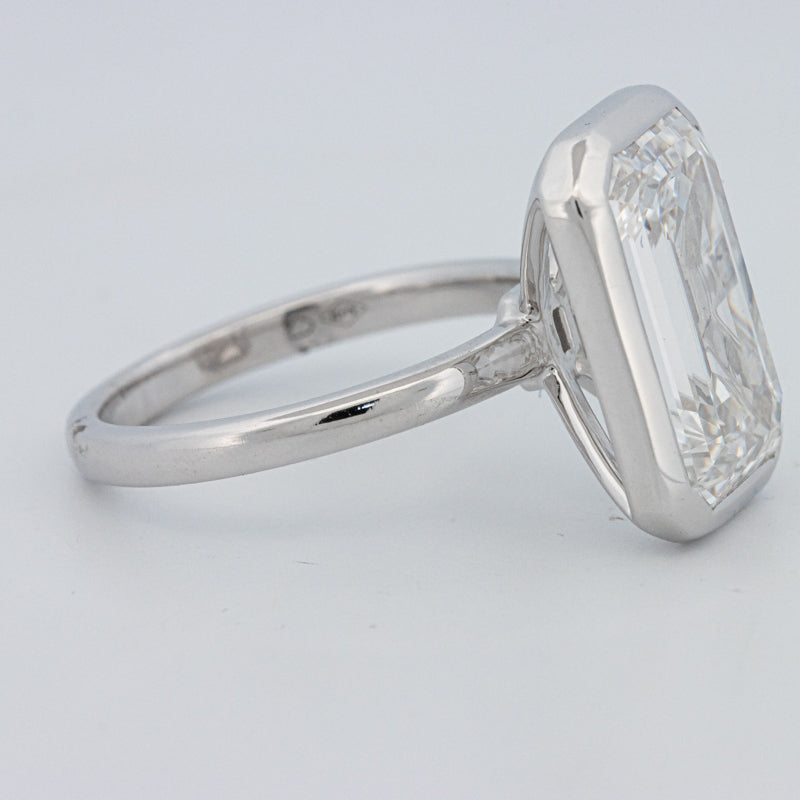 Solitário de 7.12 CT com Esmeralda Corte Bezel Setted (LG)