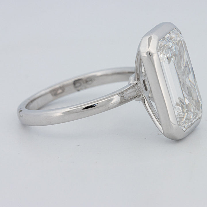 Solitário de 7.12 CT com Esmeralda Corte Bezel Setted (LG)