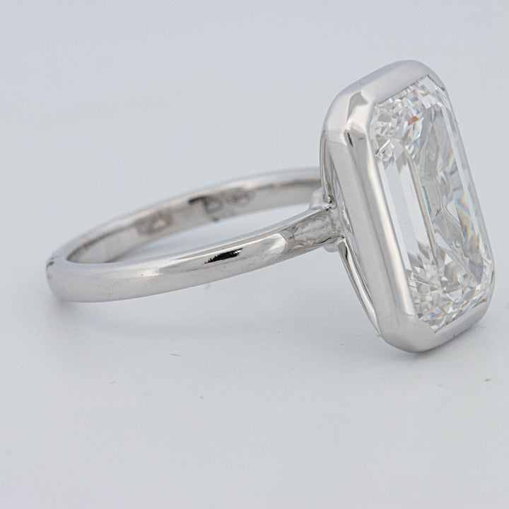 Solitário de 7.12 CT com Esmeralda Corte Bezel Setted (LG)