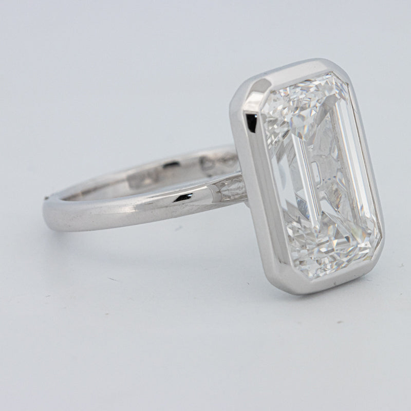 Solitário de 7.12 CT com Esmeralda Corte Bezel Setted (LG)