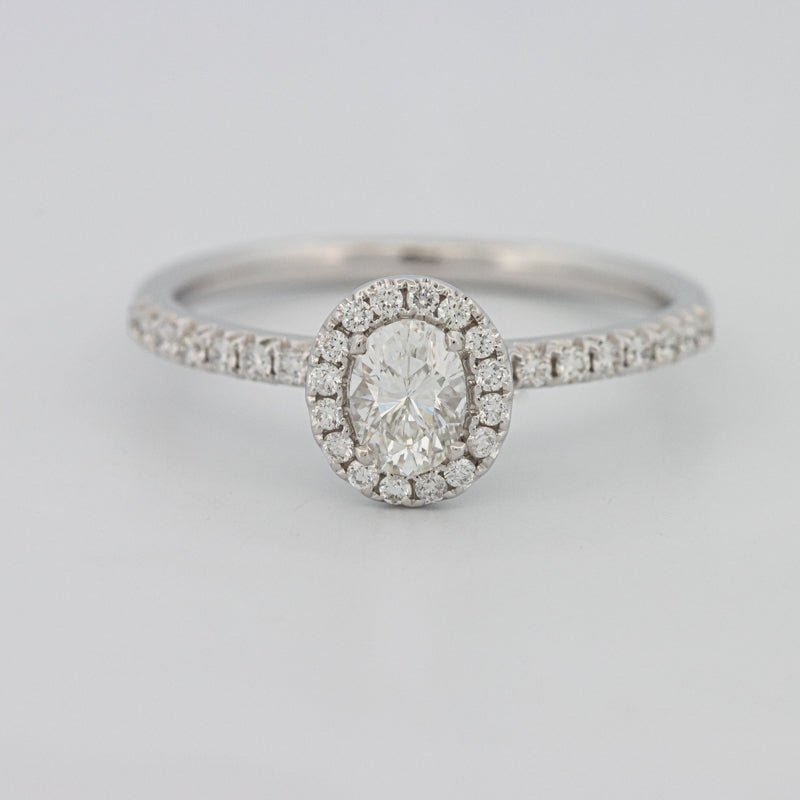 0.39 CT Unazë Oval Cut Halo Solitaire