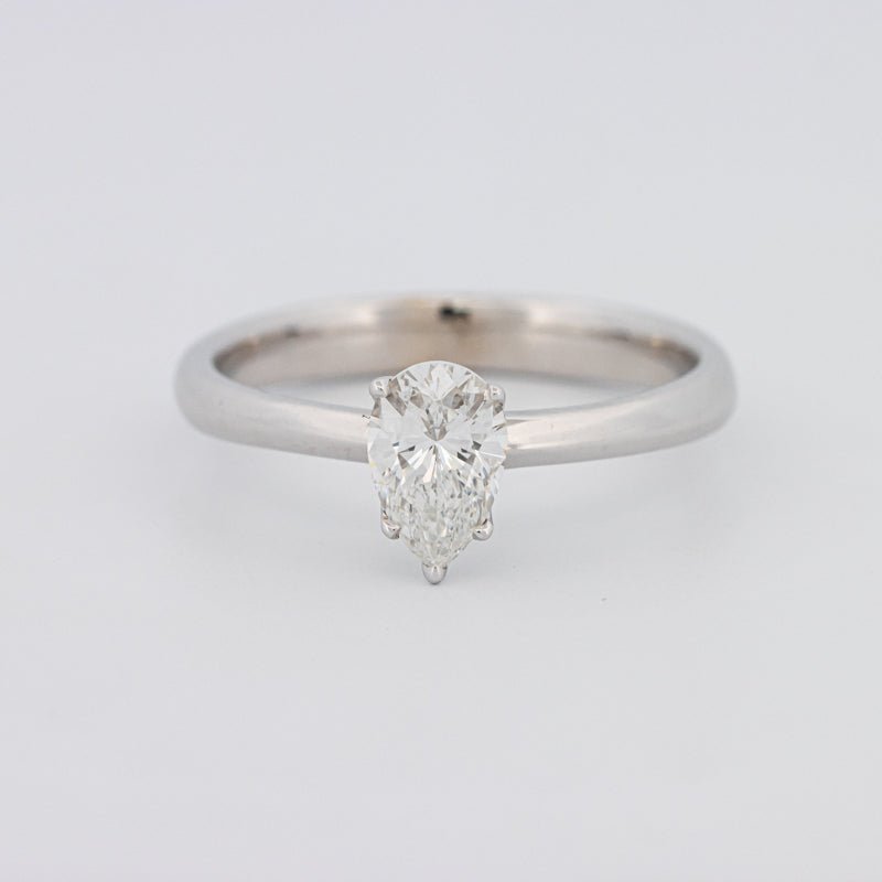 Solitario clásico en forma de pera de 0.70 CT