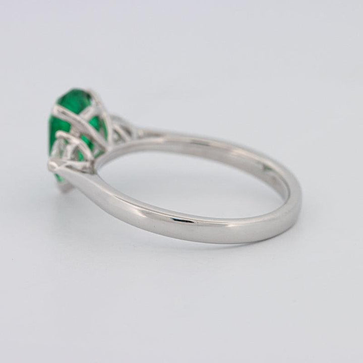 1.10 CT Pearshape Green Emerald Ring - ZIZOV DIAMONDS