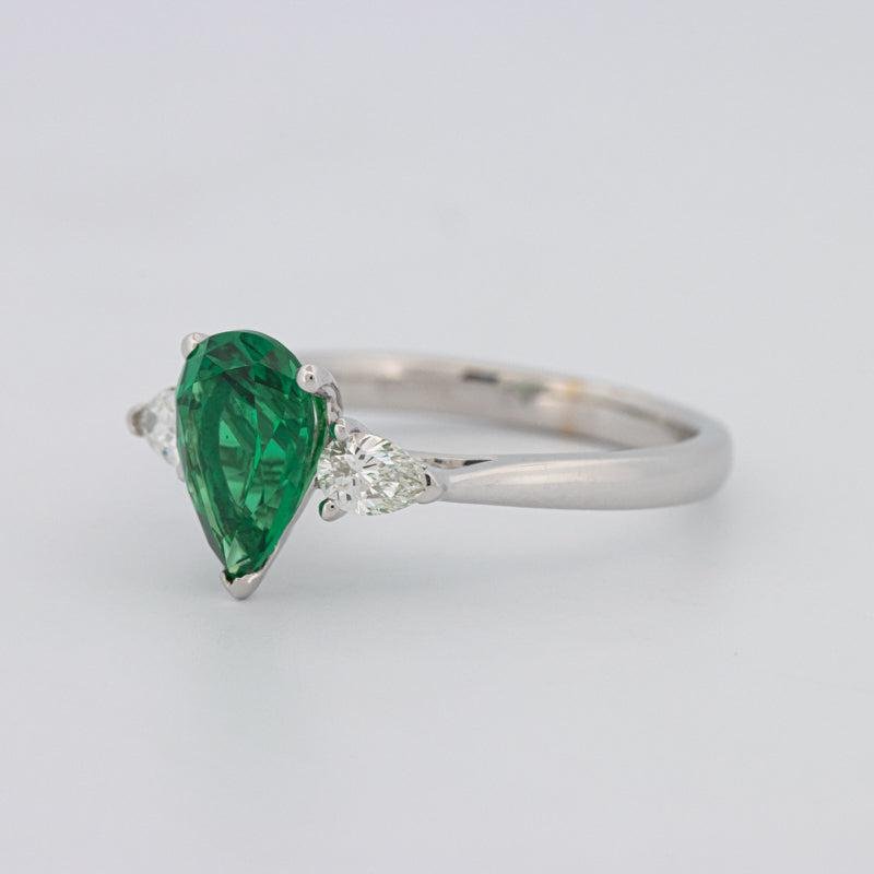 1.10 CT Pearshape Green Emerald Ring - ZIZOV DIAMONDS