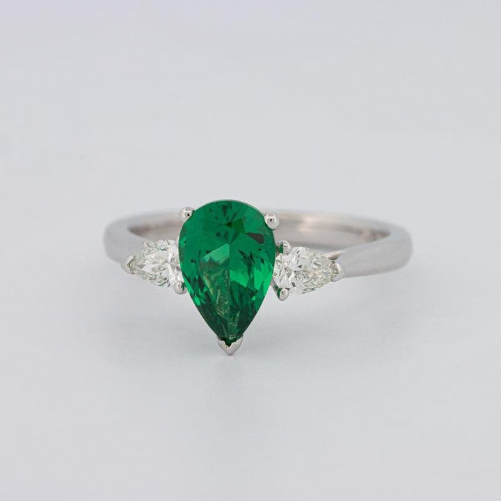1.10 CT Pearshape Green Emerald Ring - ZIZOV DIAMONDS