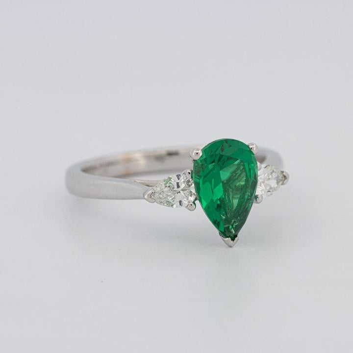 1.10 CT Pearshape Green Emerald Ring - ZIZOV DIAMONDS