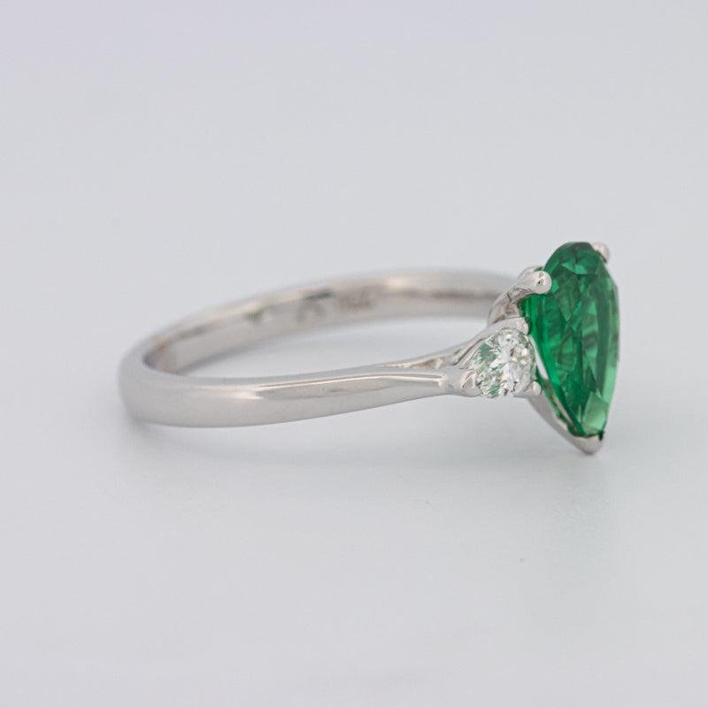 1.10 CT Pearshape Green Emerald Ring - ZIZOV DIAMONDS