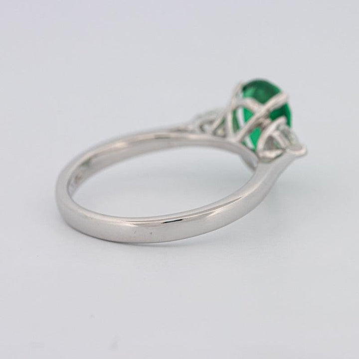 1.10 CT Pearshape Green Emerald Ring - ZIZOV DIAMONDS