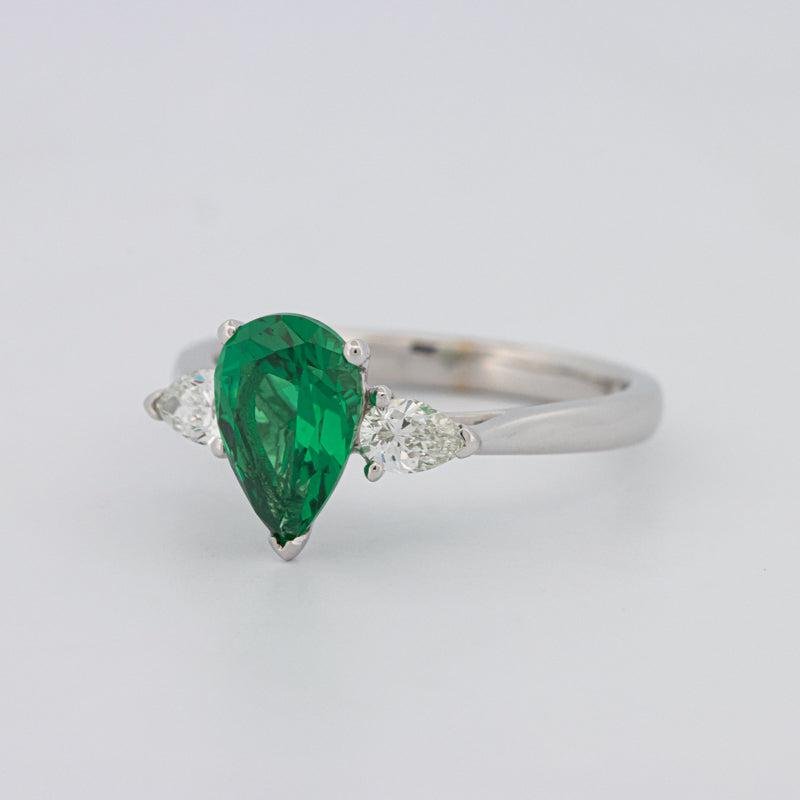 1.10 CT Pearshape Green Emerald Ring - ZIZOV DIAMONDS