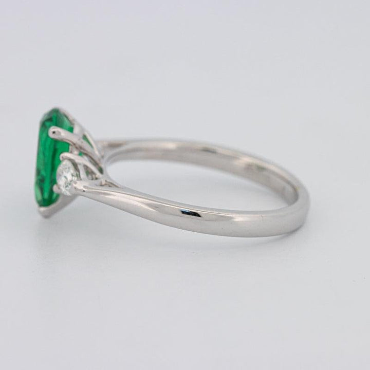 1.10 CT Pearshape Green Emerald Ring - ZIZOV DIAMONDS