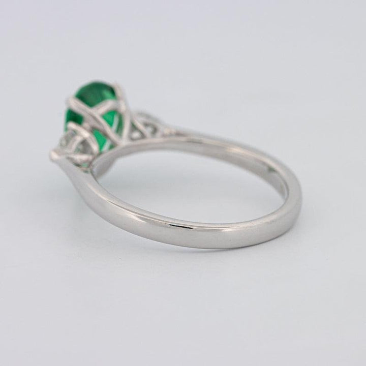 1.10 CT Pearshape Green Emerald Ring - ZIZOV DIAMONDS