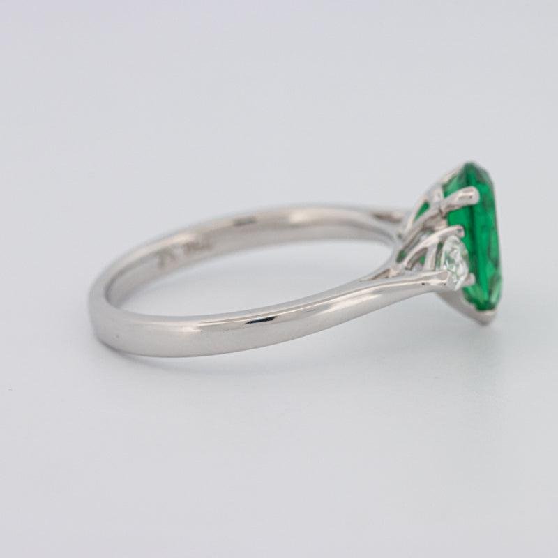1.10 CT Pearshape Green Emerald Ring - ZIZOV DIAMONDS