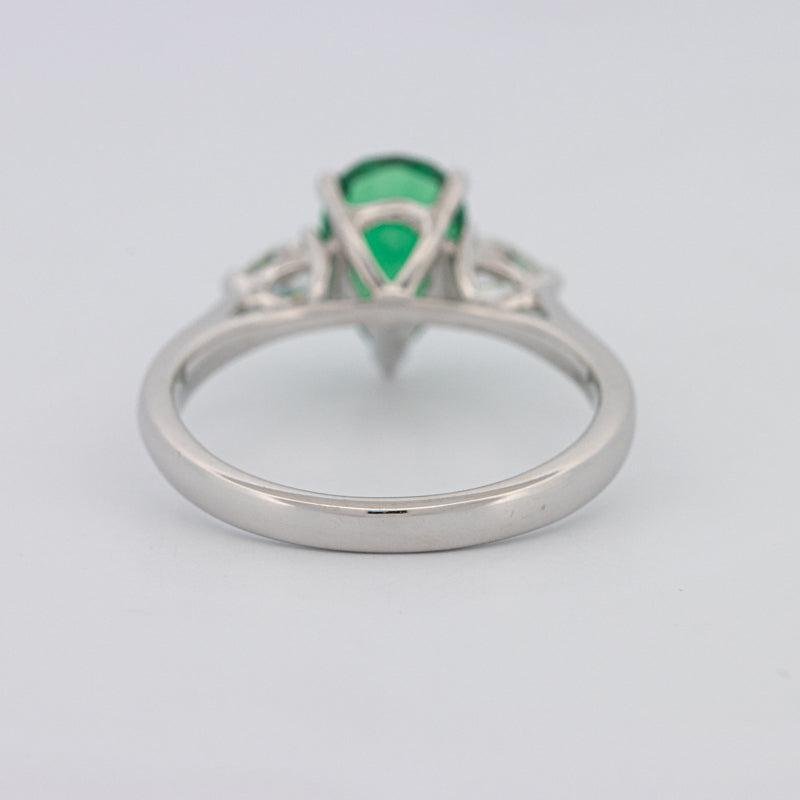 1.10 CT Pearshape Green Emerald Ring - ZIZOV DIAMONDS