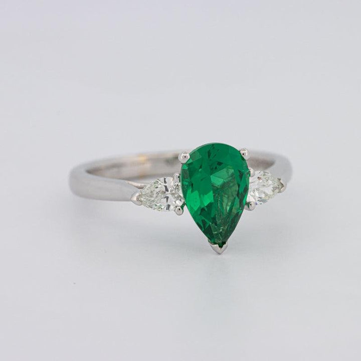 1.10 CT Pearshape Green Emerald Ring - ZIZOV DIAMONDS